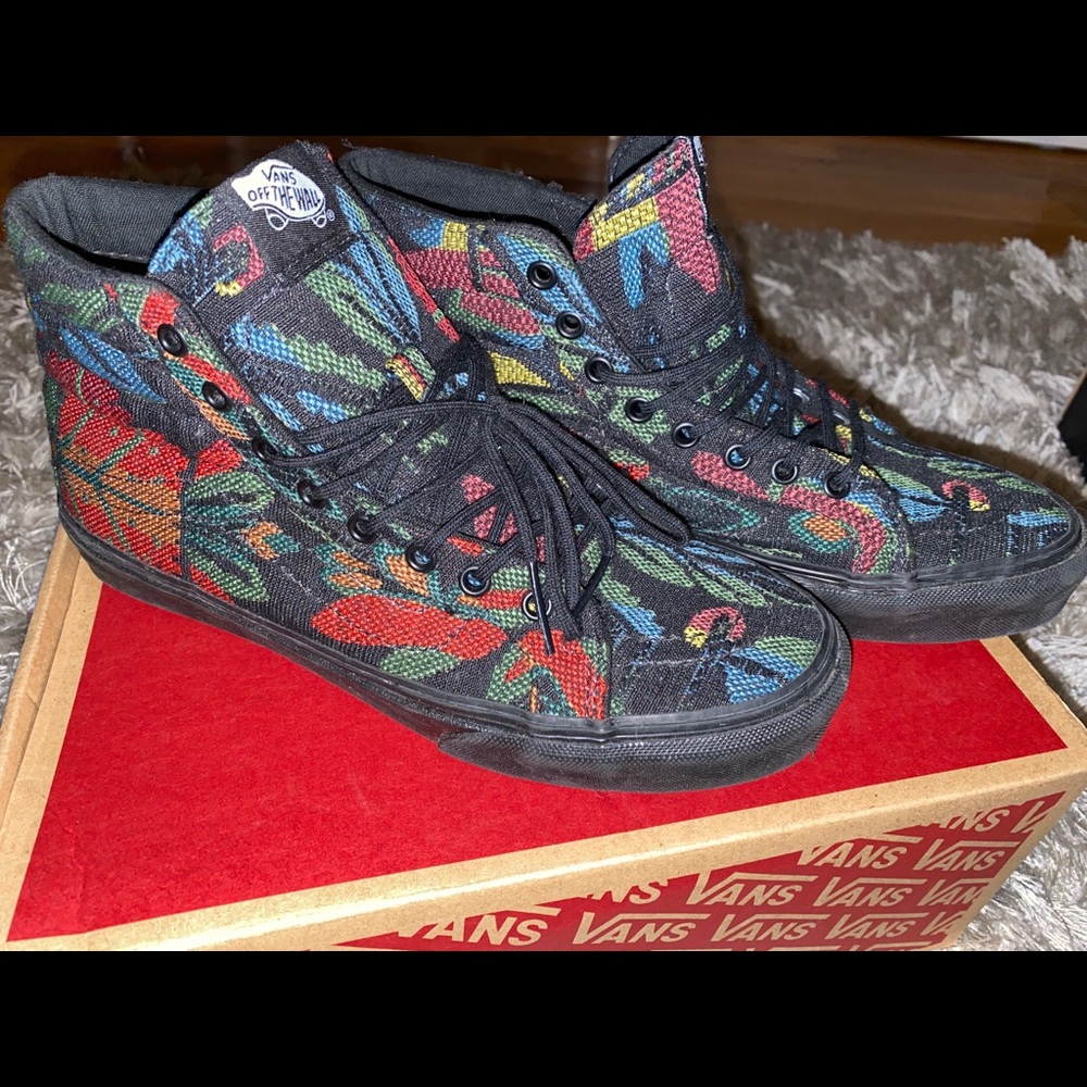 VANS Unisex high-top shoe *Like New* worn once!